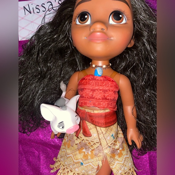 Moana 18inch Doll with complete outfit & Pua - Picture 5 of 6